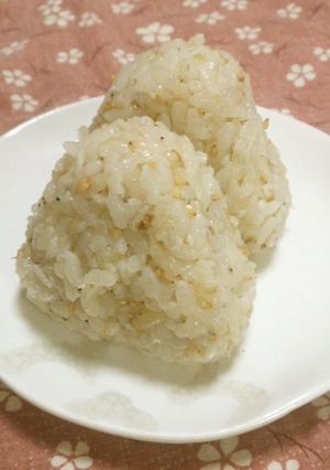 *塩麹deしらすと鰹節のおにぎり*-レシピのメイン写真