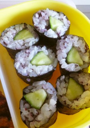 子供お弁当♪ゆかりのり巻き♡きゅうりＩＮ-レシピのメイン写真