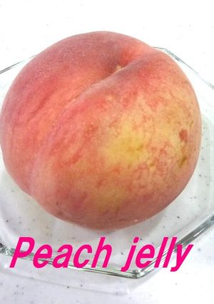 ビックリ＼(゜ロ゜)／まるごと桃のゼリー-レシピのメイン写真
