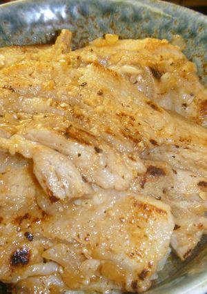 豚バラ肉で作るネギ塩麹豚丼-レシピのメイン写真