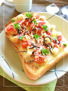 トマトとクリチと塩昆布のトースト-レシピのメイン写真