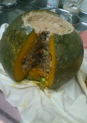 まるごとカボチャの肉詰めinチーズ-レシピのメイン写真
