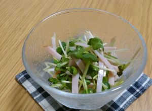 味付けいらず☆カイワレとハムのおつまみ-レシピのメイン写真