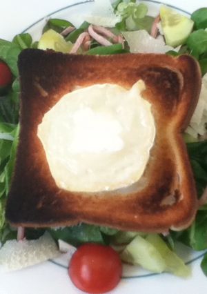 ヤギチーズのトースト　サラダ添え-レシピのメイン写真