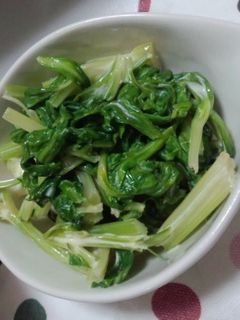 セロリの葉っぱサラダ-レシピのメイン写真