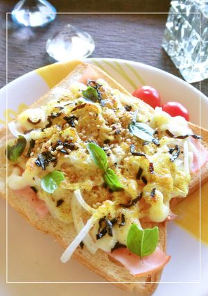 ハム・玉葱・胡麻の塩昆布・カレートースト-レシピのメイン写真