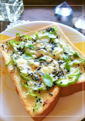 ピーマンと塩昆布のバジル風味トースト-レシピのメイン写真