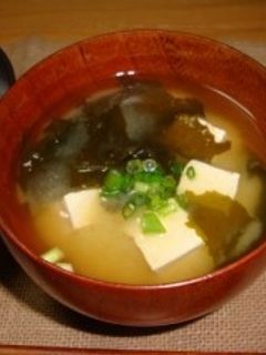 基本のみそ汁☆豆腐とわかめ-レシピのメイン写真