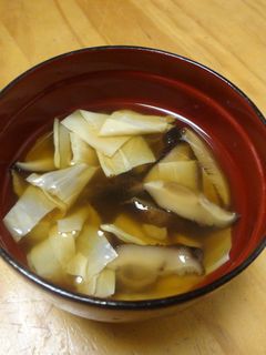 湯葉と干し椎茸のお吸い物-レシピのメイン写真