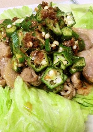 さっぱり食べる♪豚塩麹焼きのオクラ添え-レシピのメイン写真