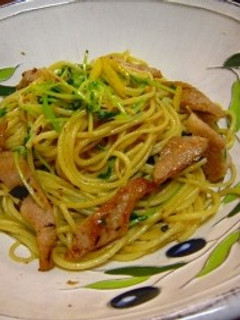 豚トロと豆苗のゆず風味のパスタ-レシピのメイン写真