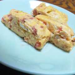カリカリ梅とチーズの卵焼き-レシピのメイン写真