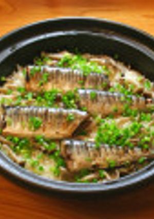 土鍋で炊く！さんまとしめじの炊き込みご飯-レシピのメイン写真