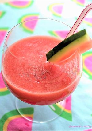 暑い日☀スイカジュースに塩ひとつまみ-レシピのメイン写真
