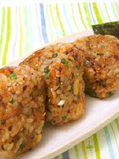 ナッツとなめ茸のこんがり焼きおにぎり♪-レシピのメイン写真