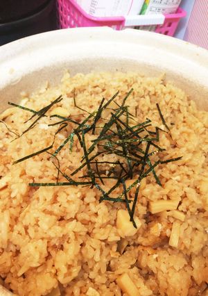 土鍋で炊く旬のタケノコ炊き込みご飯-レシピのメイン写真