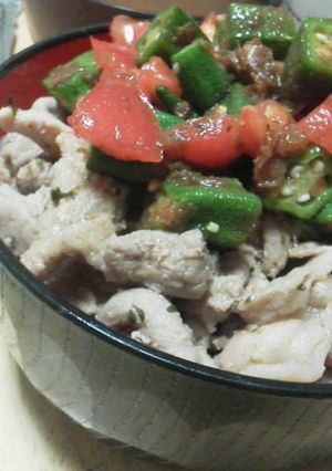 オクラとトマトのさっぱり塩豚丼-レシピのメイン写真