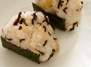 ふじっ子塩こんぶで朝の活力おにぎり♪-レシピのメイン写真