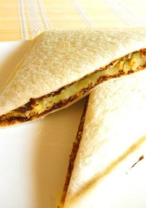 なんちゃってランチパック？in八丁味噌-レシピのメイン写真
