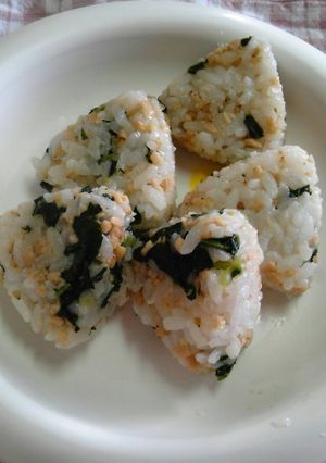 ひきわり納豆と青菜の混ぜおにぎり-レシピのメイン写真