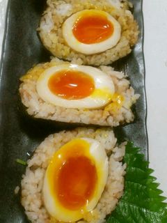 おにぎりIn半熟煮たまご♥-レシピのメイン写真