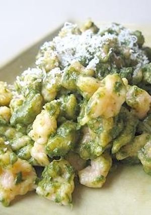 トマト風味のシュペッツレSpaetzle・ペストソースでどうぞ-レシピのメイン写真