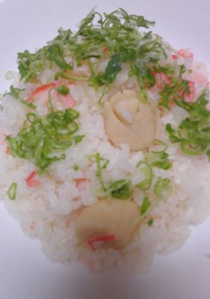 帆立貝柱とカニカマの炊き込みご飯-レシピのメイン写真