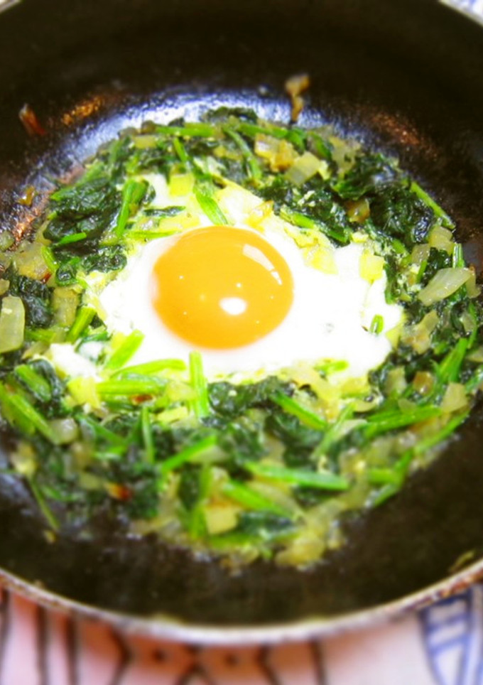 目玉焼きのほうれん草添え（トルコ）-レシピのメイン写真