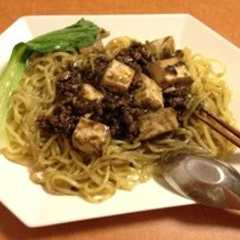 รูปของ 麻婆豆腐をアレンジ 汁なし黒ごま坦々麺風