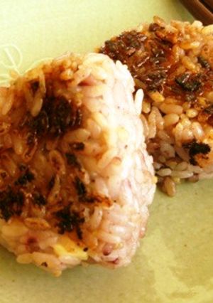 チーズたっぷり焼き雑穀おにぎり-レシピのメイン写真