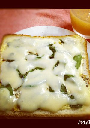 バジリコととろける目覚めを…トースト-レシピのメイン写真