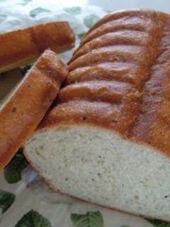 オリーブとバジルのパン(トヨ型)-レシピのメイン写真