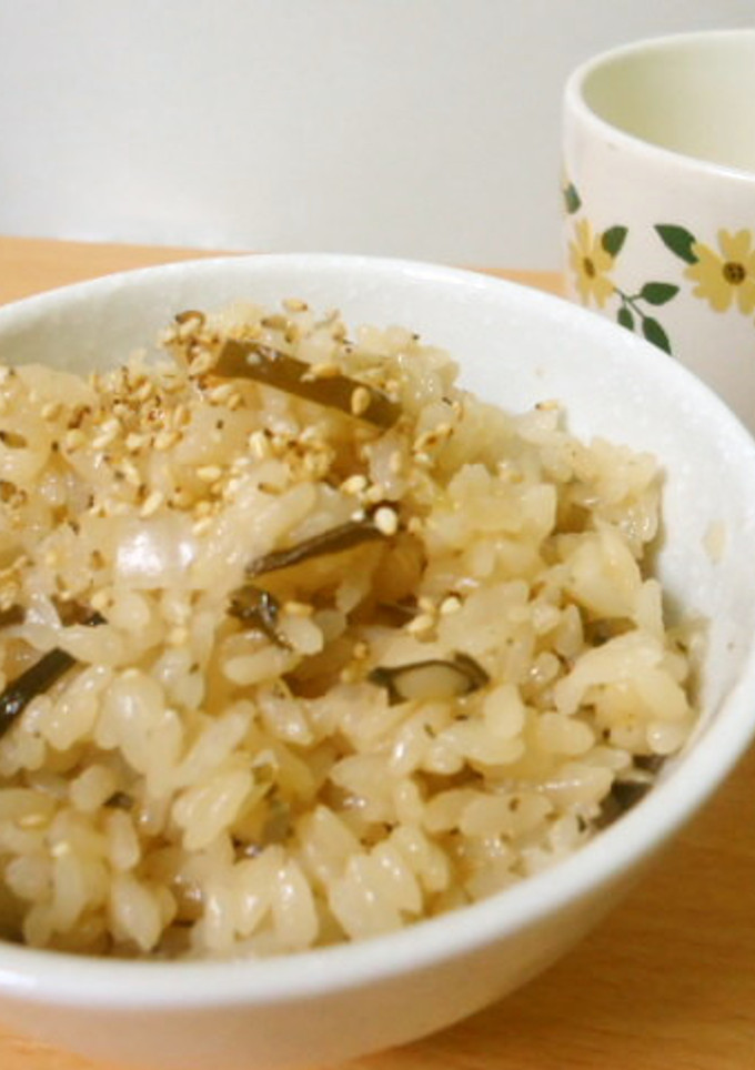 玉ねぎと塩こんぶの炊き込みご飯-レシピのメイン写真