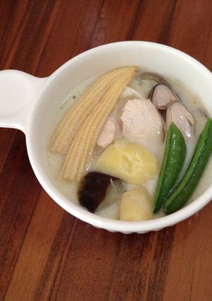 缶詰汁ごと煮込むだけ・トムカーガイ？-レシピのメイン写真