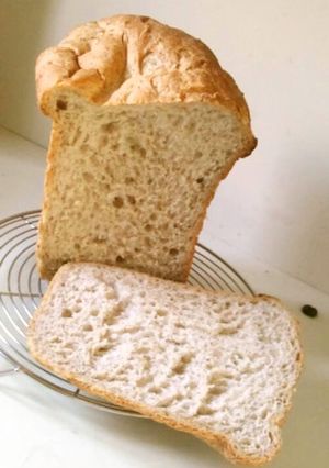 ちょっとリッチな全粒粉食パン♪-レシピのメイン写真