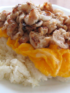 【 塩麹豚のとろ〜り半熟オムレツ丼 】-レシピのメイン写真