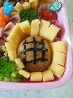 キャラ弁 夏!おいなりさんでひまわり♪-レシピのメイン写真