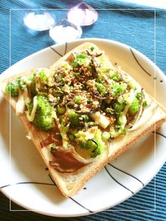 ブロッコリーと舞茸の梅鰹塩昆布トースト-レシピのメイン写真