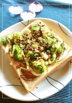 ブロッコリーと舞茸の梅鰹塩昆布トースト-レシピのメイン写真