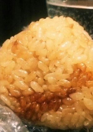 冷凍食品の焼きおにぎりを再現☆お焦げ付-レシピのメイン写真
