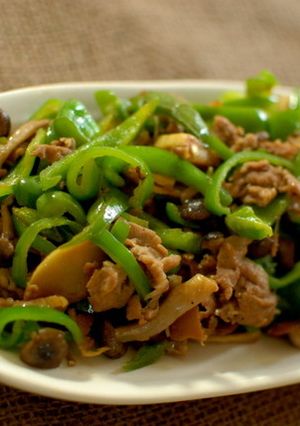 豚肉で青椒肉絲(チンジャーロース)-レシピのメイン写真