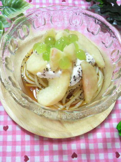 さっぱりおいしい!桃とブドウの冷製パスタ-レシピのメイン写真