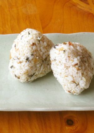 うめとちりめんの簡単おにぎり-レシピのメイン写真