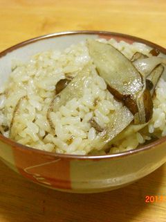 定番。ごぼうのうまみたっぷり炊き込みご飯-レシピのメイン写真