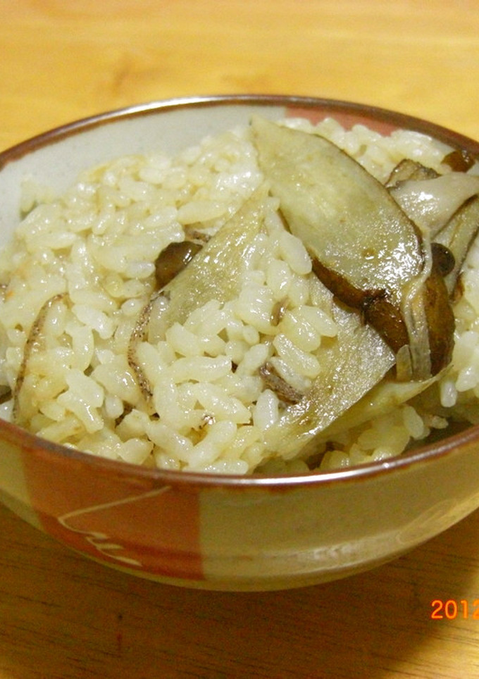 定番。ごぼうのうまみたっぷり炊き込みご飯-レシピのメイン写真