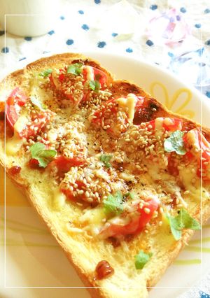 もろみ味噌とトマトのラー油風味トースト-レシピのメイン写真