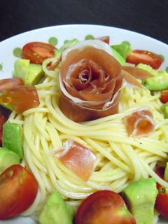 生ハムとトマト・アボカドの冷製パスタ-レシピのメイン写真