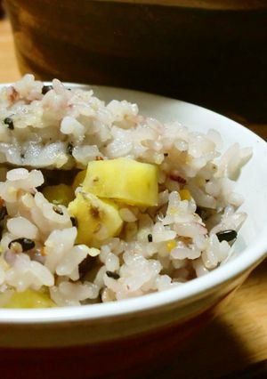 雑穀ごはんでさつまいもの炊き込みごはん-レシピのメイン写真