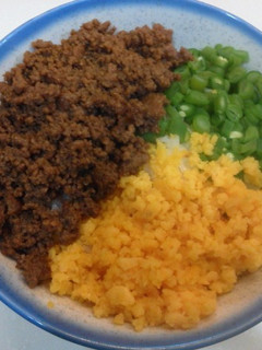 そぼろたっぷりの三色丼-レシピのメイン写真