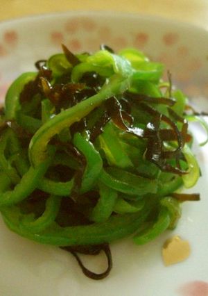 簡単すぎ☆苦くないピーマンの塩昆布炒め-レシピのメイン写真